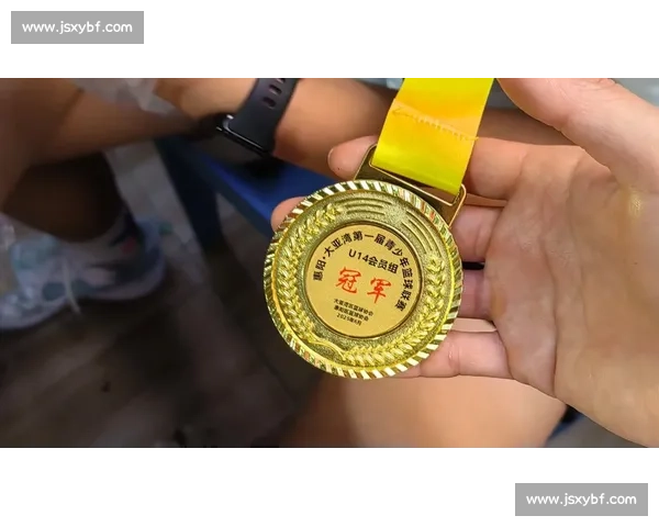 冠军奖杯的背后!汗水与泪水交织,铸就网坛新神话